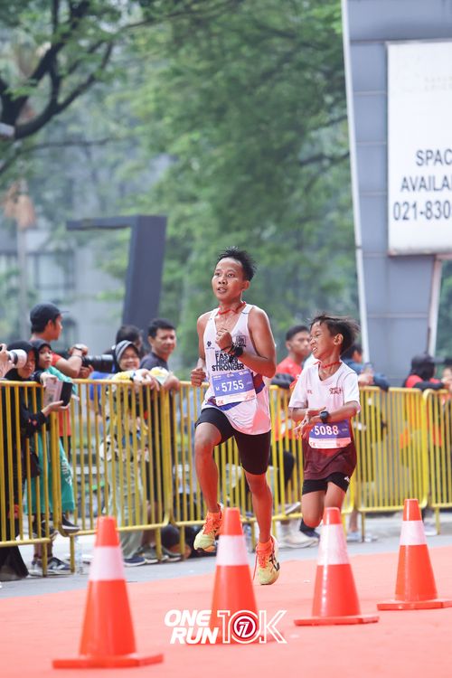 Race photo from ONE RUN 10K 2025