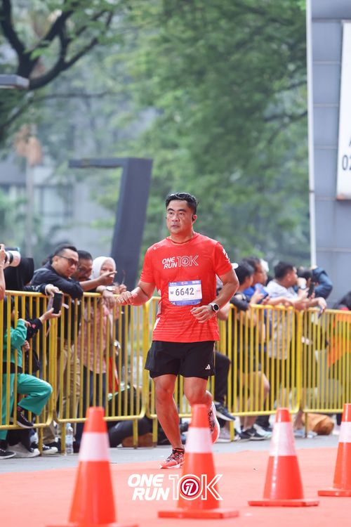Race photo from ONE RUN 10K 2025