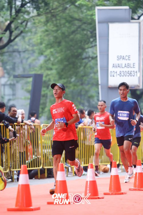 Race photo from ONE RUN 10K 2025