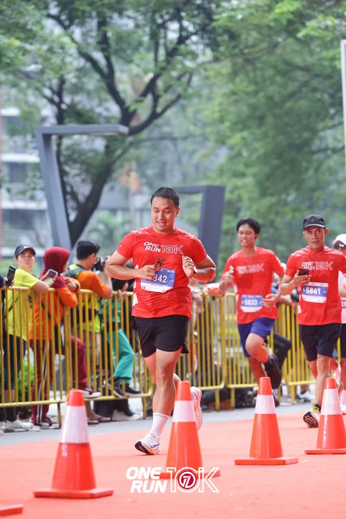 Race photo from ONE RUN 10K 2025
