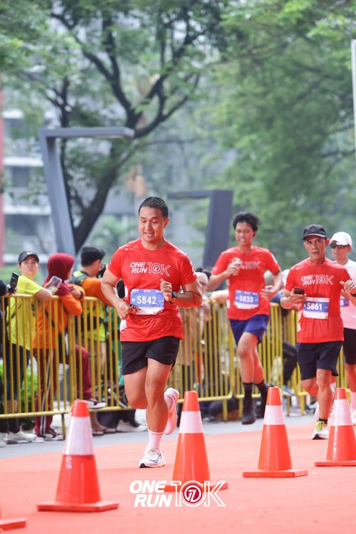 Race photo from ONE RUN 10K 2025