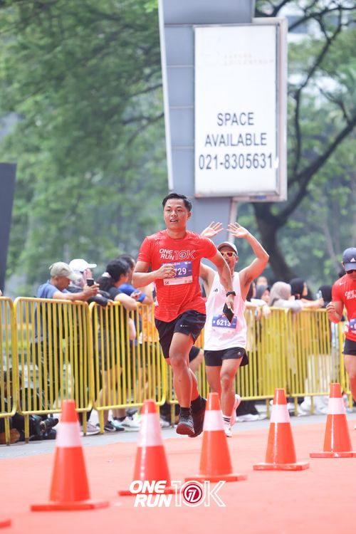Race photo from ONE RUN 10K 2025
