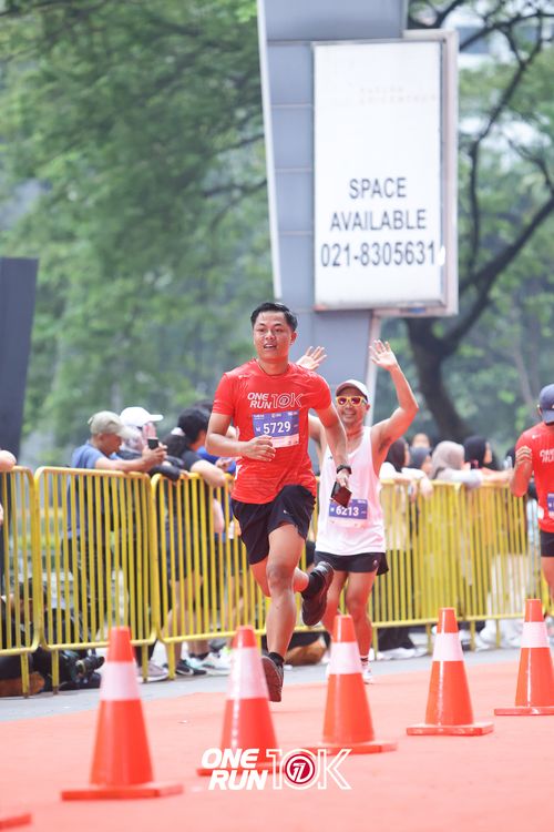 Race photo from ONE RUN 10K 2025