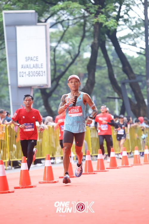 Race photo from ONE RUN 10K 2025
