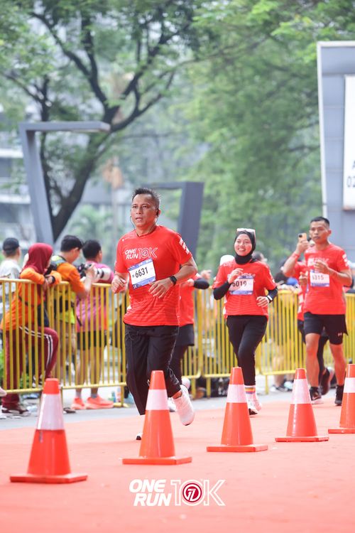 Race photo from ONE RUN 10K 2025