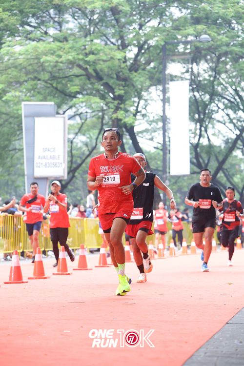 Race photo from ONE RUN 10K 2025