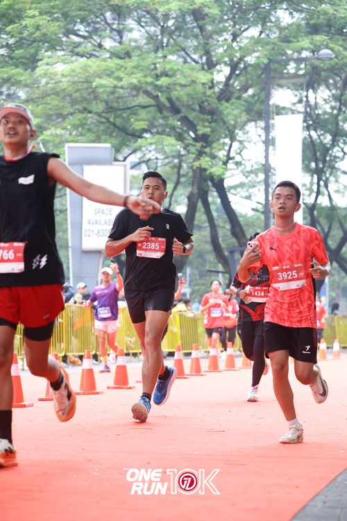 Race photo from ONE RUN 10K 2025