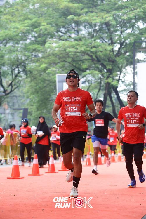 Race photo from ONE RUN 10K 2025