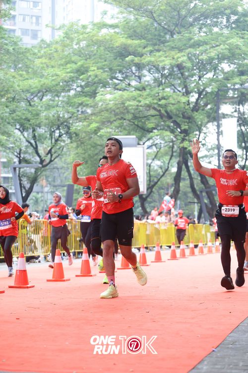 Race photo from ONE RUN 10K 2025