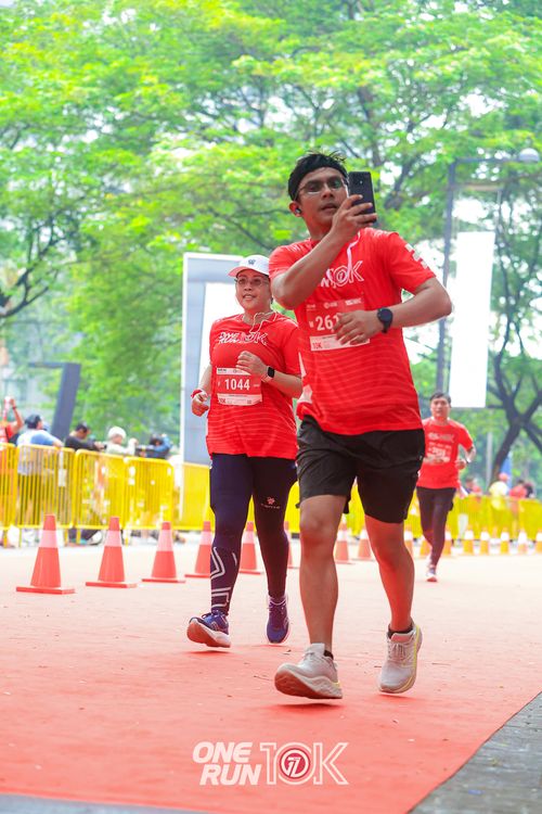 Race photo from ONE RUN 10K 2025