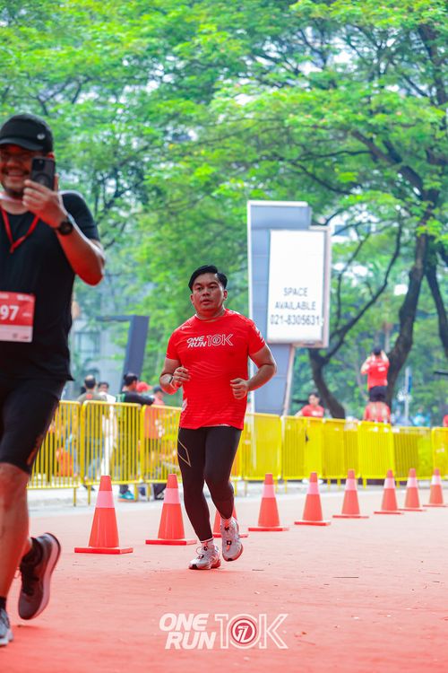 Race photo from ONE RUN 10K 2025