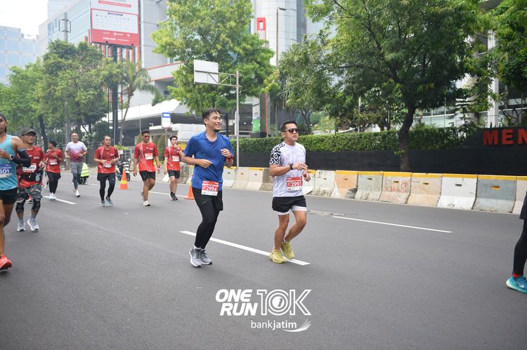 Race photo from ONE RUN 10 K
