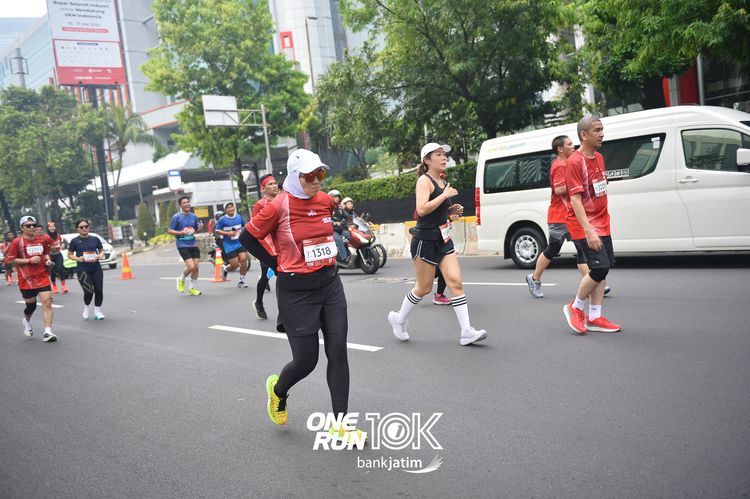 Race photo from ONE RUN 10 K