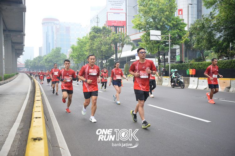 Race photo from ONE RUN 10 K