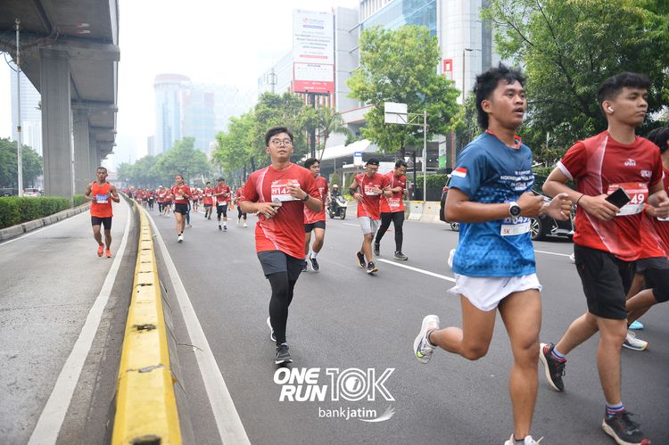 Race photo from ONE RUN 10 K