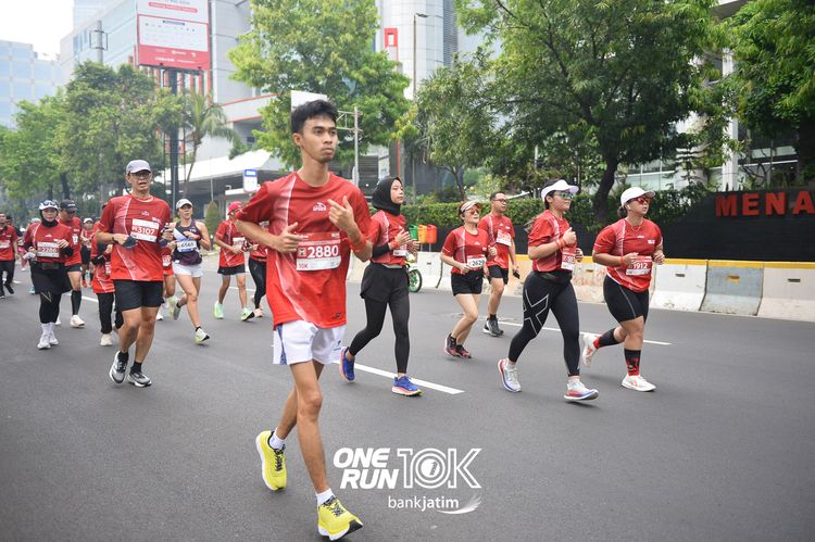 Race photo from ONE RUN 10 K