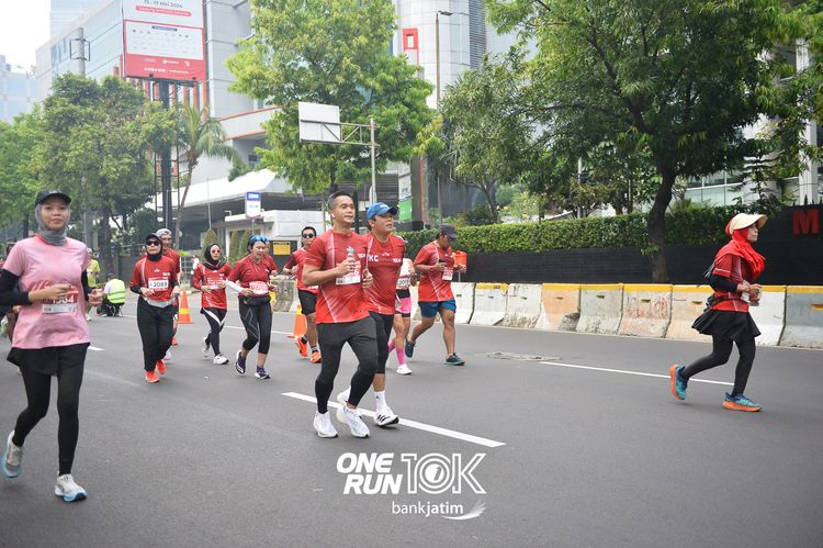 Race photo from ONE RUN 10 K
