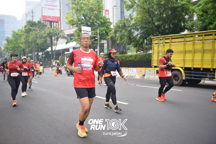 Race photo from ONE RUN 10 K