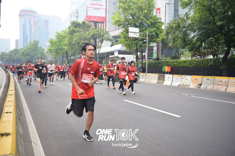 Race photo from ONE RUN 10 K