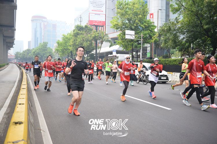 Race photo from ONE RUN 10 K