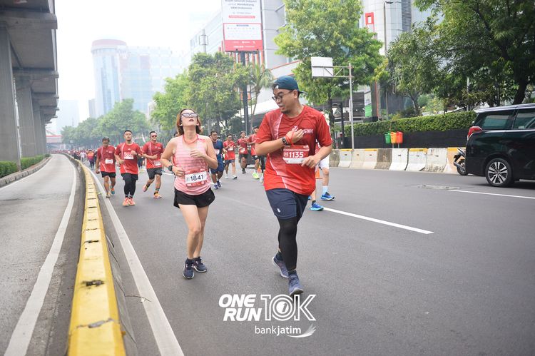 Race photo from ONE RUN 10 K