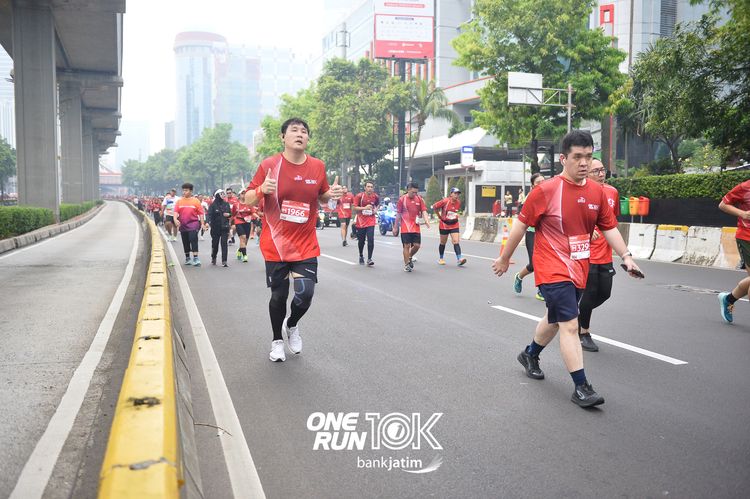 Race photo from ONE RUN 10 K