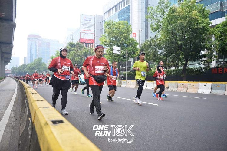 Race photo from ONE RUN 10 K