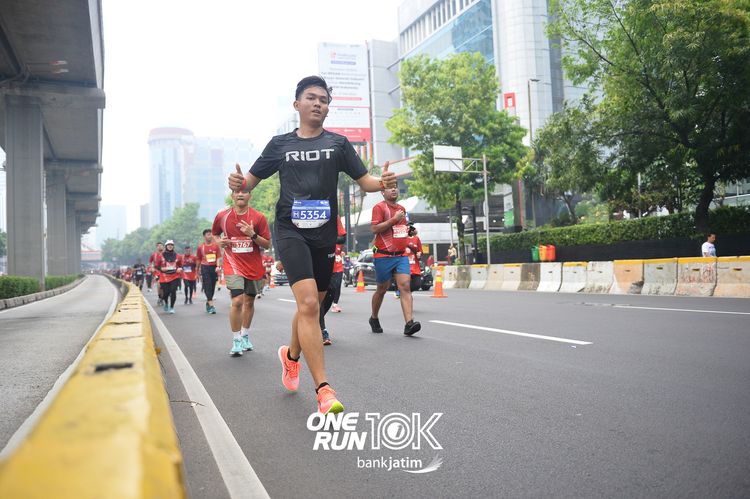 Race photo from ONE RUN 10 K