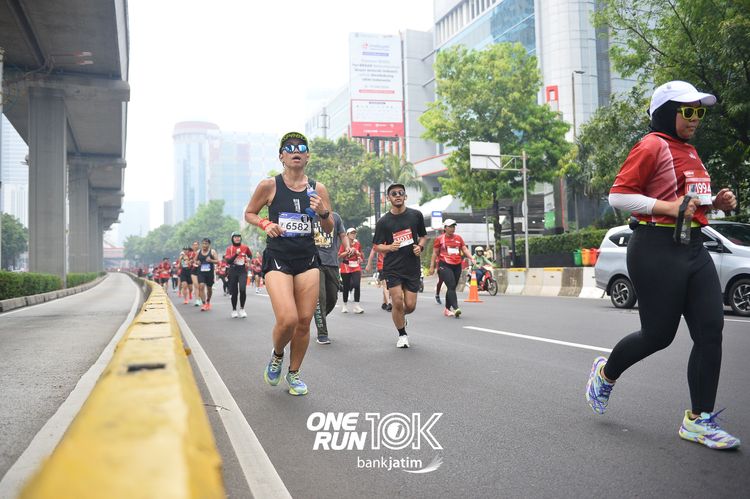 Race photo from ONE RUN 10 K