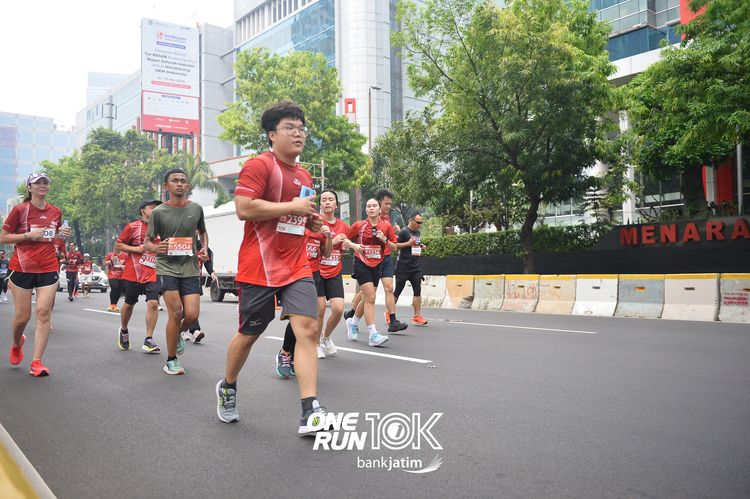 Race photo from ONE RUN 10 K