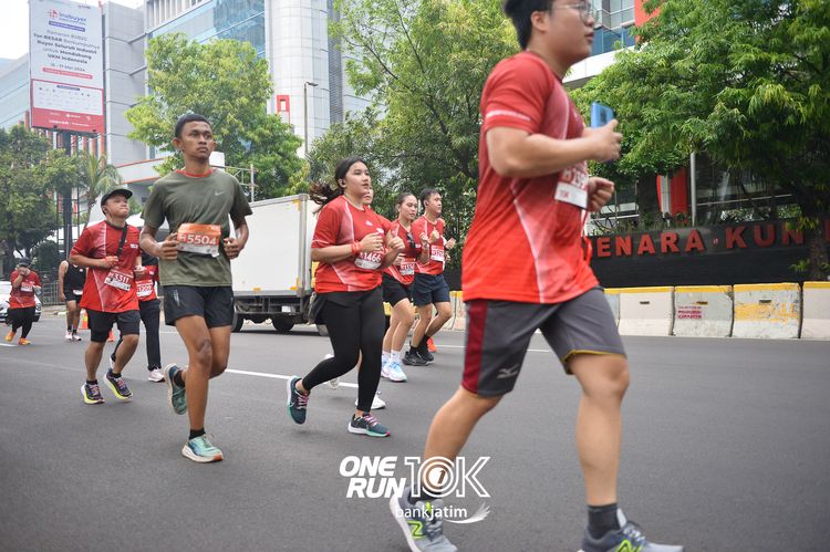 Race photo from ONE RUN 10 K
