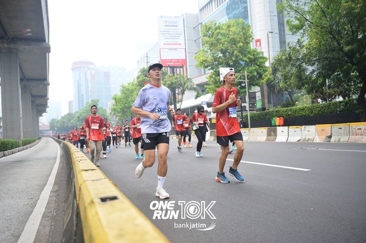 Race photo from ONE RUN 10 K