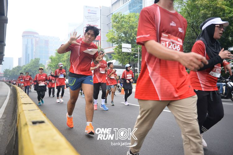 Race photo from ONE RUN 10 K