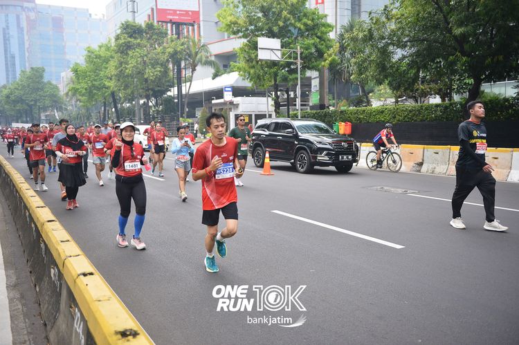 Race photo from ONE RUN 10 K
