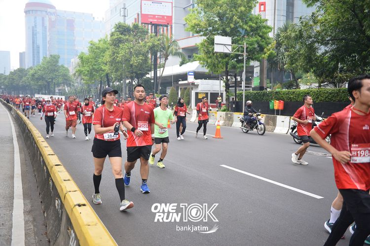 Race photo from ONE RUN 10 K