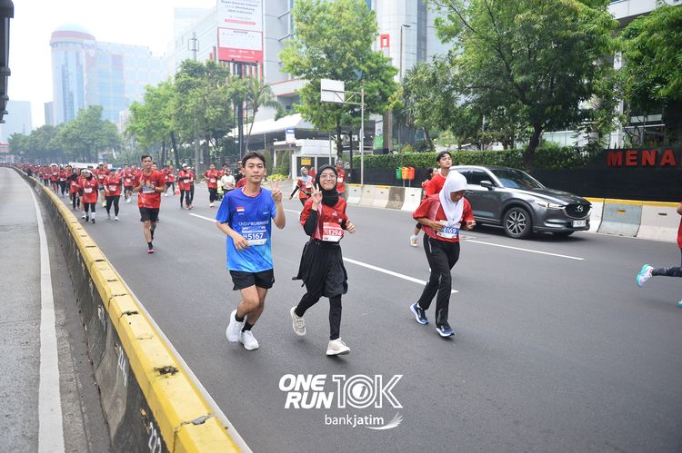 Race photo from ONE RUN 10 K