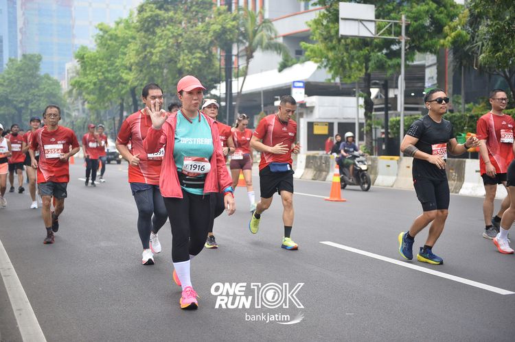 Race photo from ONE RUN 10 K