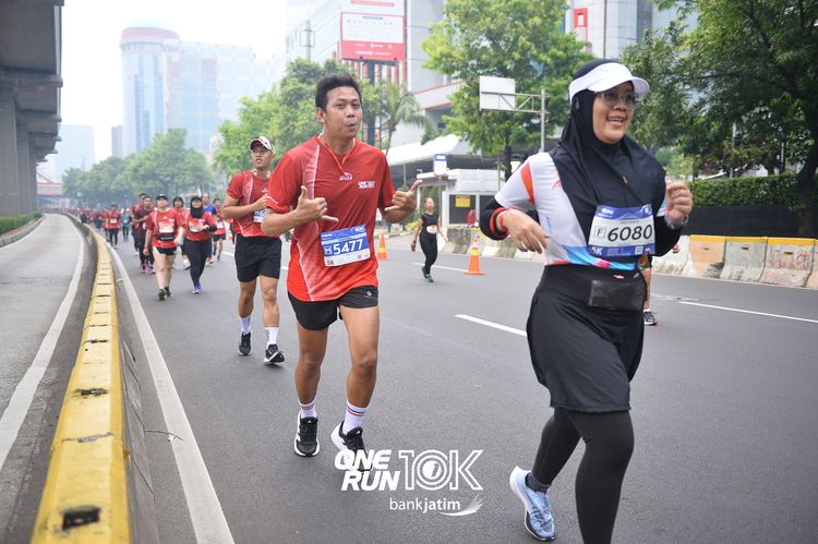 Race photo from ONE RUN 10 K