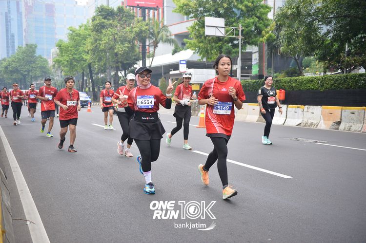 Race photo from ONE RUN 10 K
