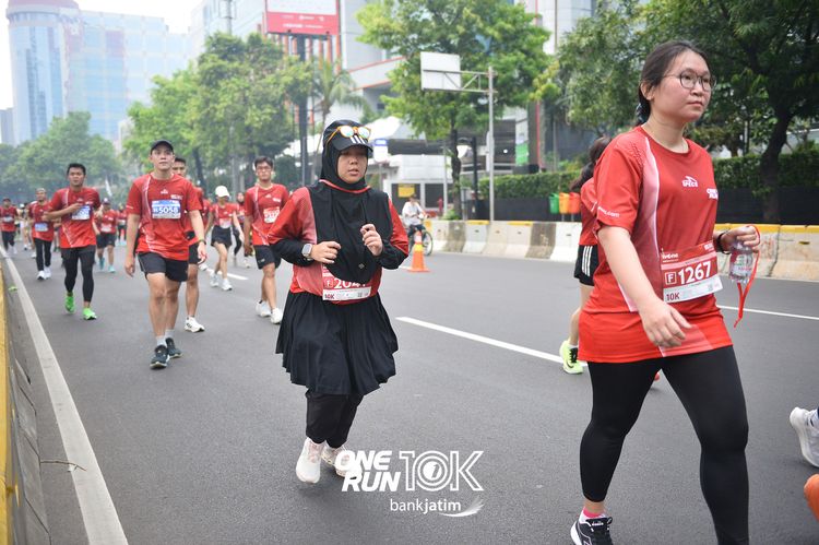Race photo from ONE RUN 10 K