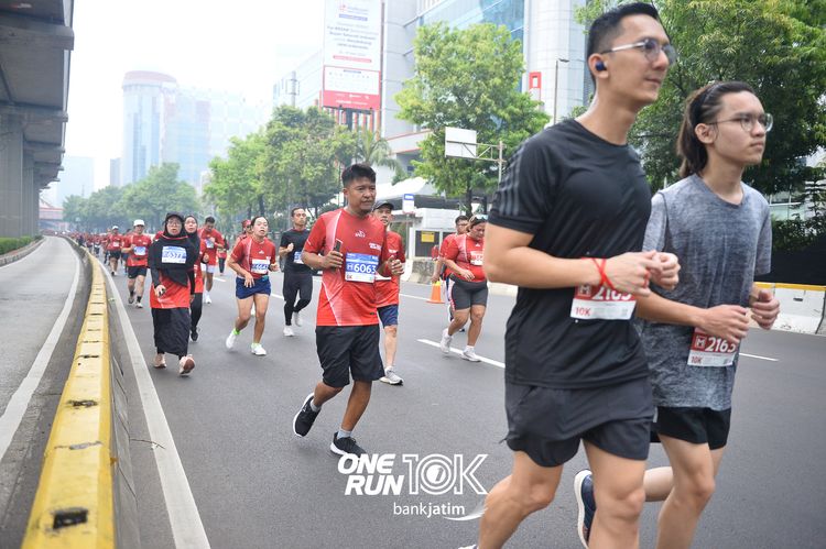 Race photo from ONE RUN 10 K