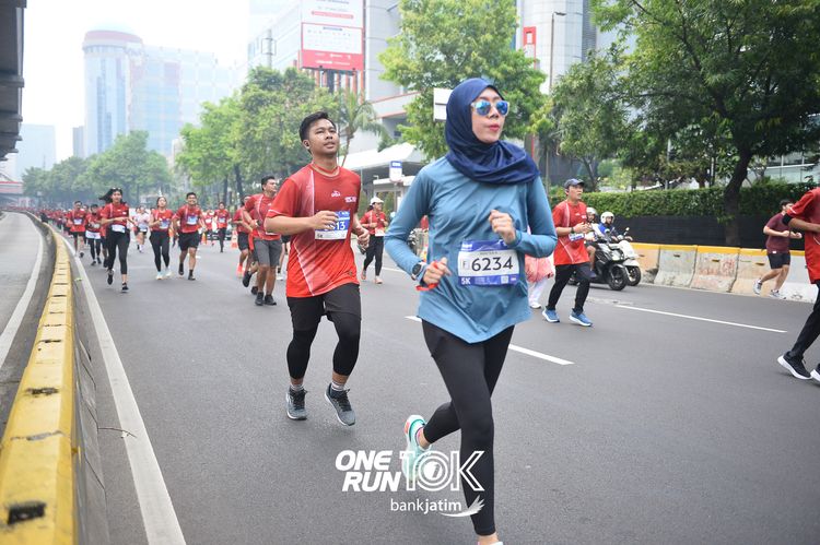 Race photo from ONE RUN 10 K