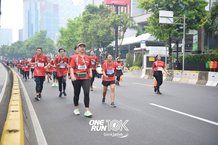 Race photo from ONE RUN 10 K