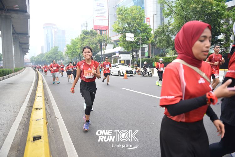 Race photo from ONE RUN 10 K