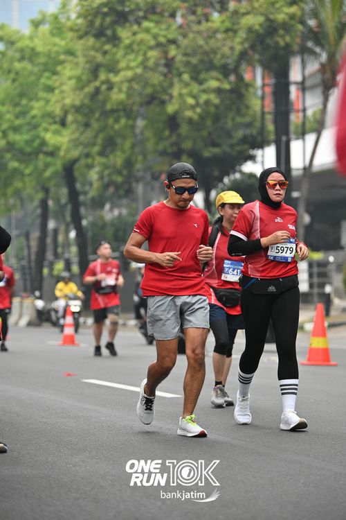 Race photo from ONE RUN 10 K