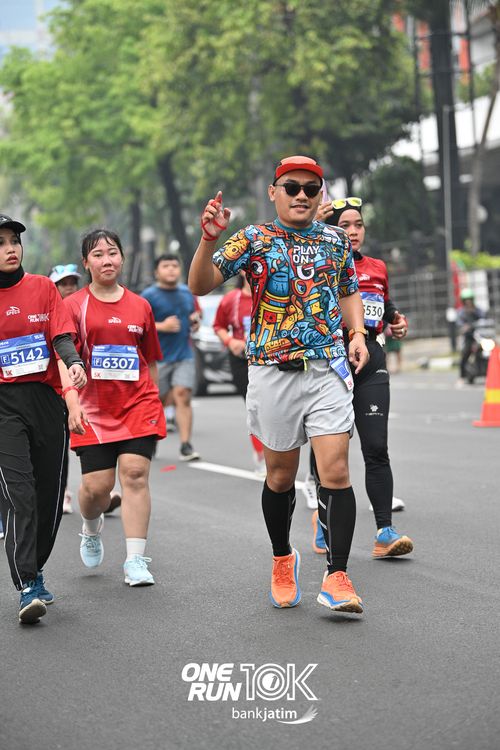 Race photo from ONE RUN 10 K