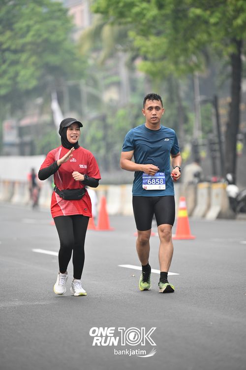 Race photo from ONE RUN 10 K