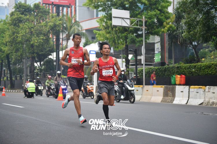 Race photo from ONE RUN 10 K