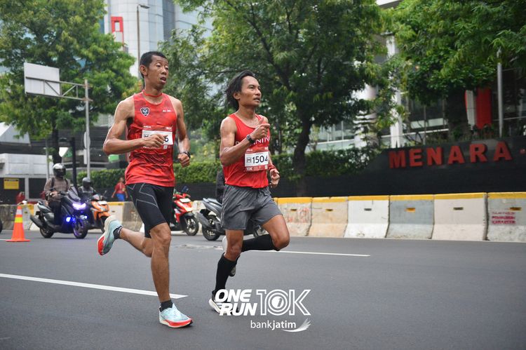Race photo from ONE RUN 10 K
