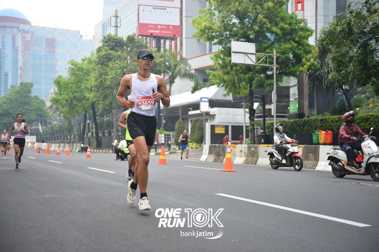 Race photo from ONE RUN 10 K
